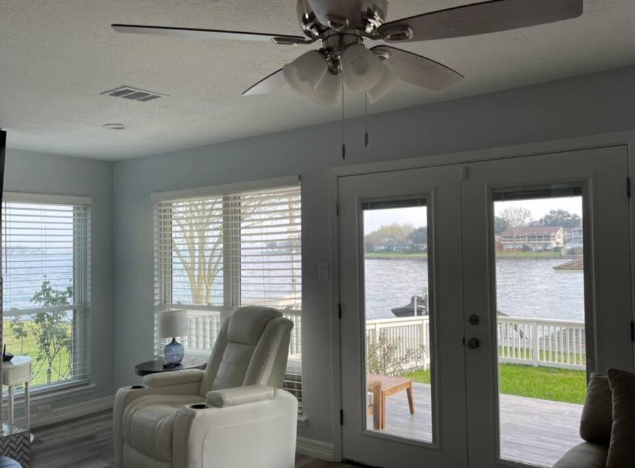 Linda's House Waterfront On Conroe * Montgomery