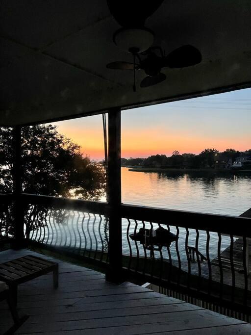 Linda's House Waterfront On Conroe * Montgomery